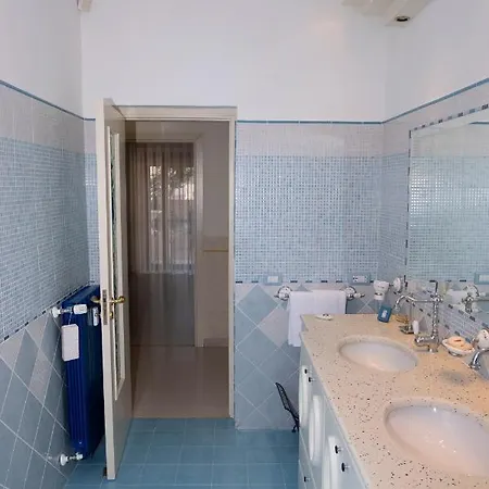 Domus Luna Apartment *