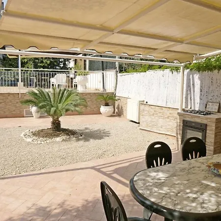 Apartment Domus Luna *